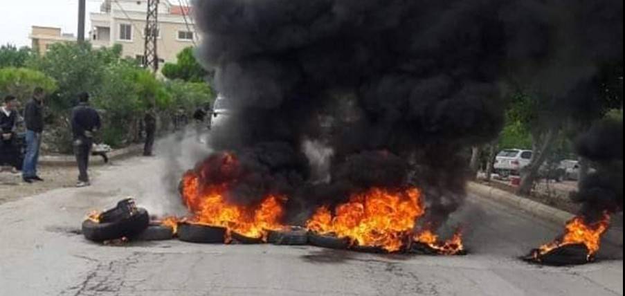قطع طريق أرزي احتجاجا على انقطاع الكهرباء