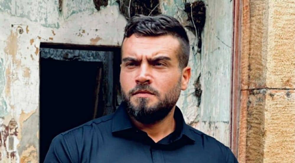 وسام وهبي يُجسد واقع مرير بأغنية ” بتخونك الايام “