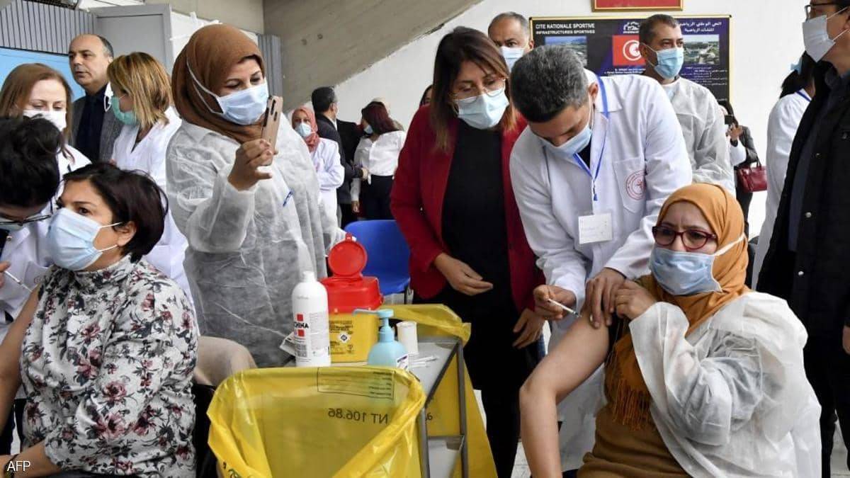 تونس تلقح أكثر من نصف مليون شخص في يوم واحد