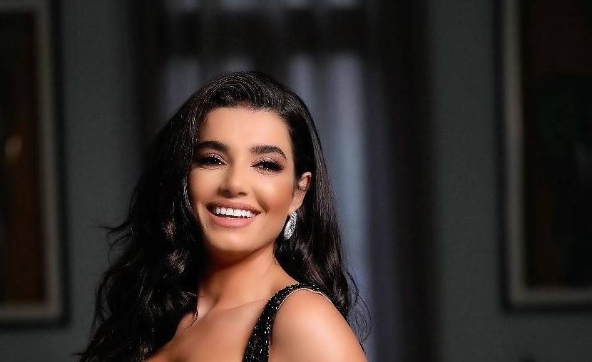 من الاكثر جمالا في هذا الفستان..ليال الاختيار ام نجوى كرم؟