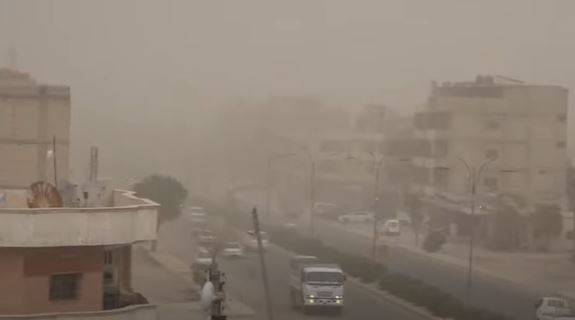 عاصفة غبارية ومطرية تضرب مدينة القامشلي