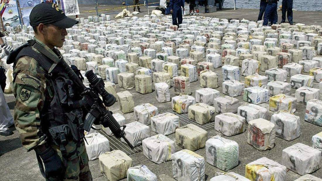 حاول تهريب أكثر من طن كوكايين في 24 حقيبة على متن طائرة