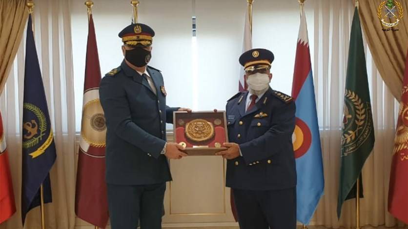 قائد الجيش التقى رئيس أركان القوات المسلحة القطرية... ماذا بحثا؟