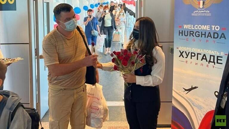 أول طائرة من روسيا في شرم الشيخ بعد انقطاع دام 6 سنوات