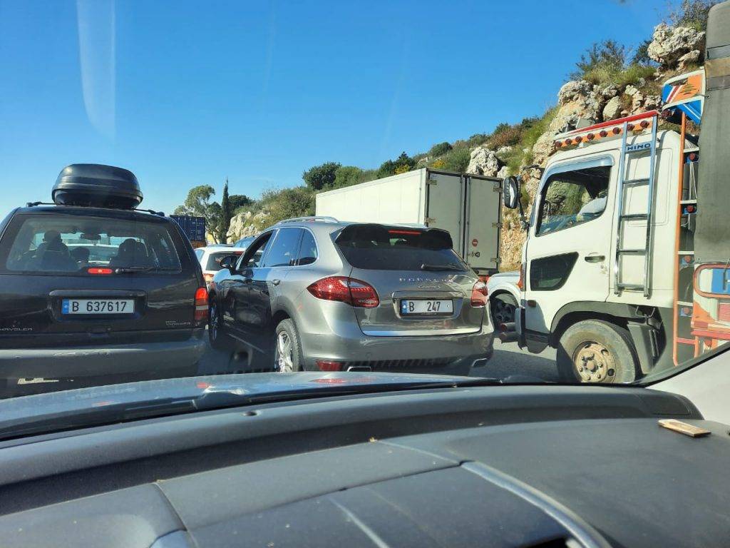 إصابة شخصين بحادث سير في الصفرا