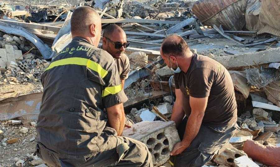 الدفاع المدني: نواصل تنفيذ المهام في مرفأ بيروت