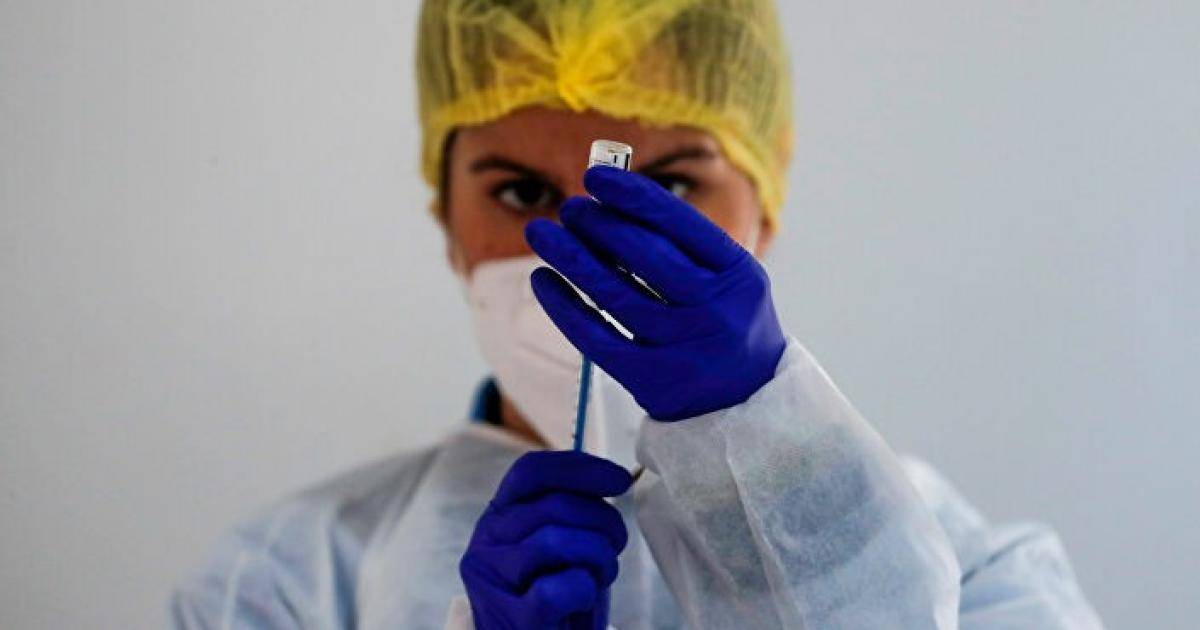 سلطنة عمان تبدأ في تطعيم طلبة المدارس بلقاح كورونا
