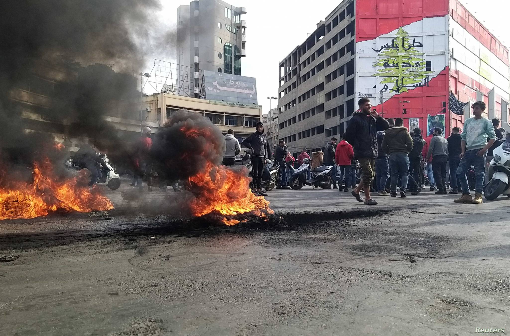أزمات طرابلس : مؤسسات ومحلات أقفلت نتيحة غياب الكهرباء
غـضـــب في الـــشــوارع ورصــاص عــشوائي يــــــــومـــي...