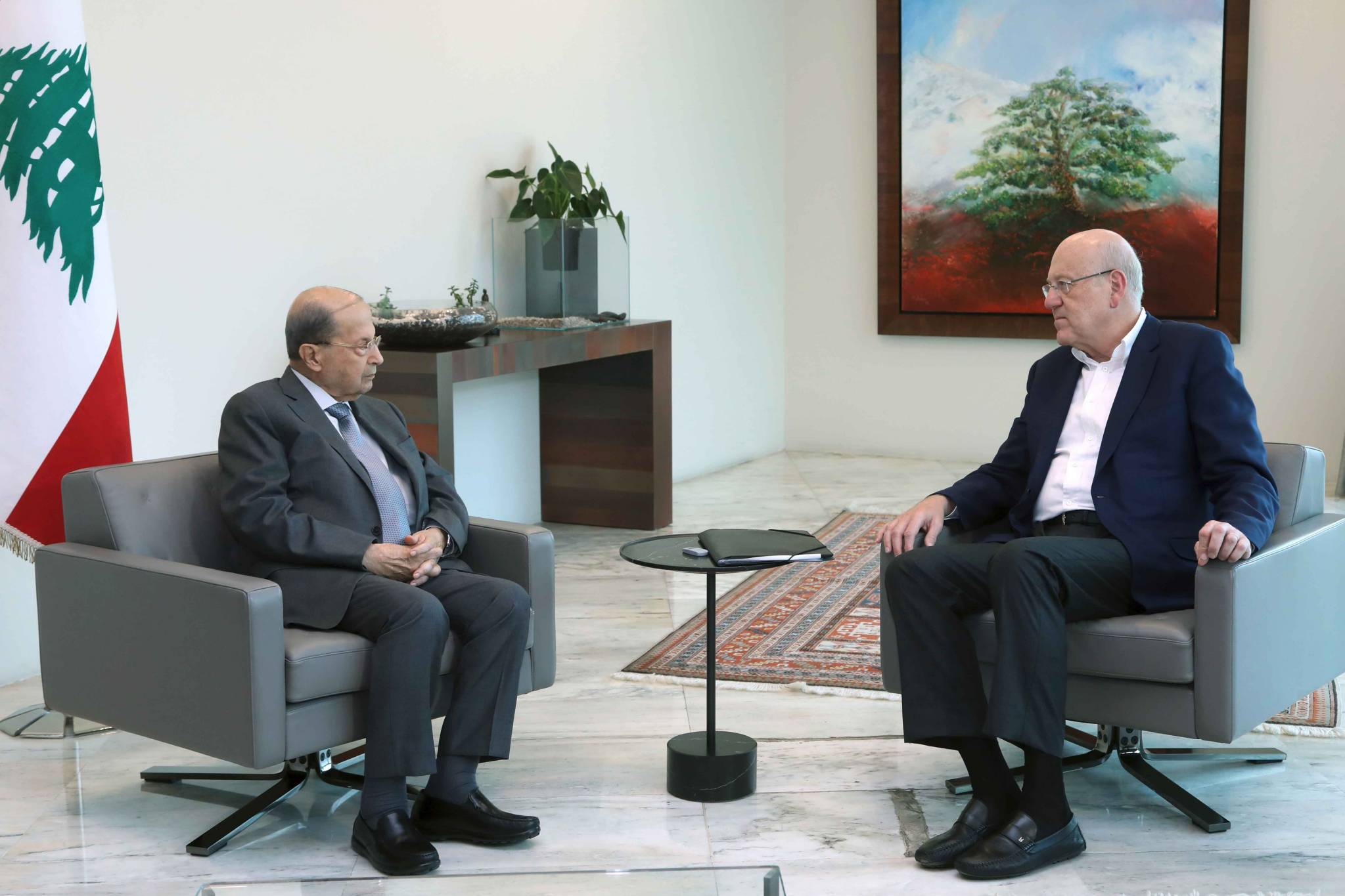 الامور بخواتيمها لكن غير السعيدة والتفاؤل مصطنع!!