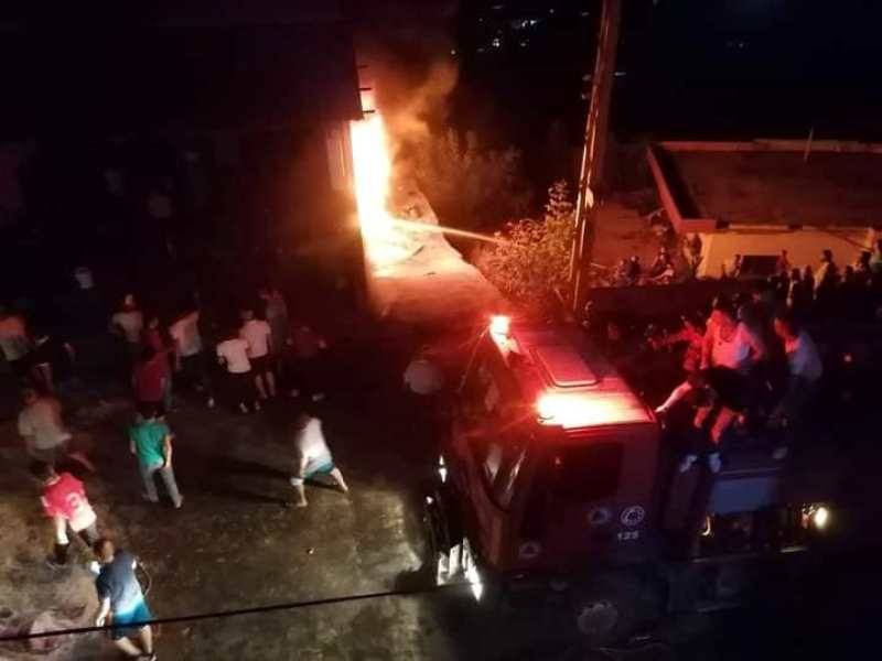 26 إصابة بالإختناق بسبب حريق مستودع أعلاف في قرصيتا الضنية
