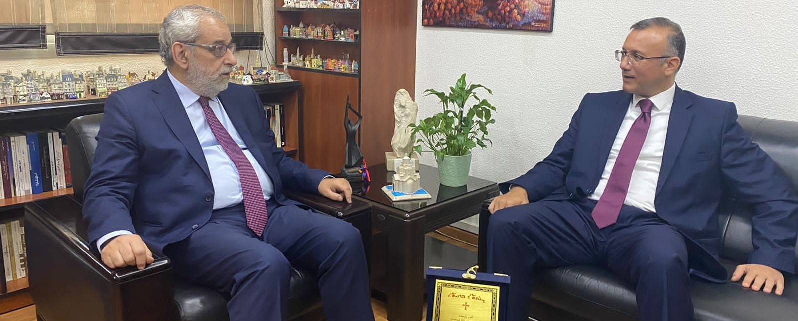 بقرادونيان عرض التطورات مع درويش