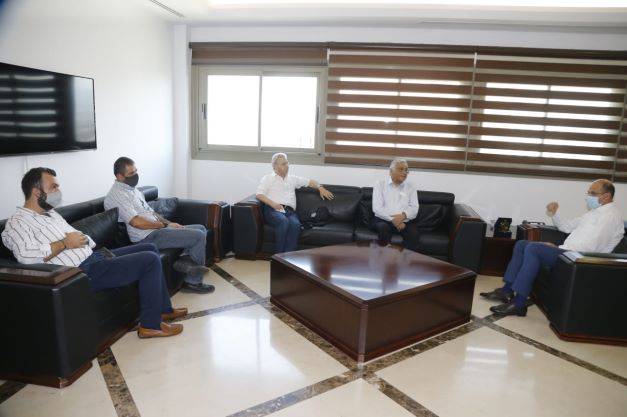 حسن بحث في تبادل الخبرات مع الجامعة الأميركية في بيروت