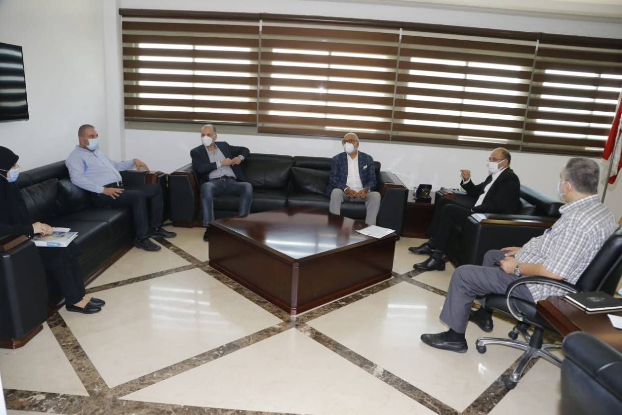 حسن استقبل نوابا وعرض معهم أزمة الدواء