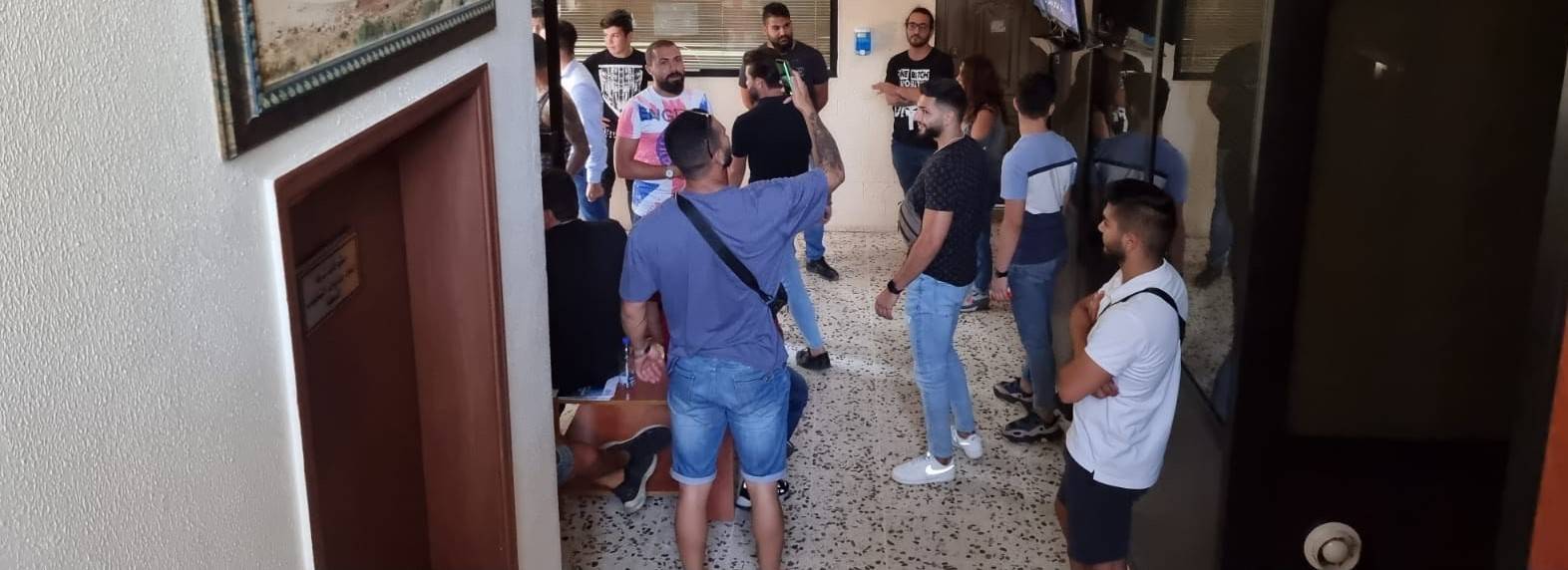 محتجون اقتحموا بلدية النبطية