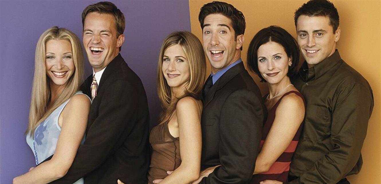 بعد 27 عاما.. علاقة حب حقيقية بين بطلي سلسلة Friends