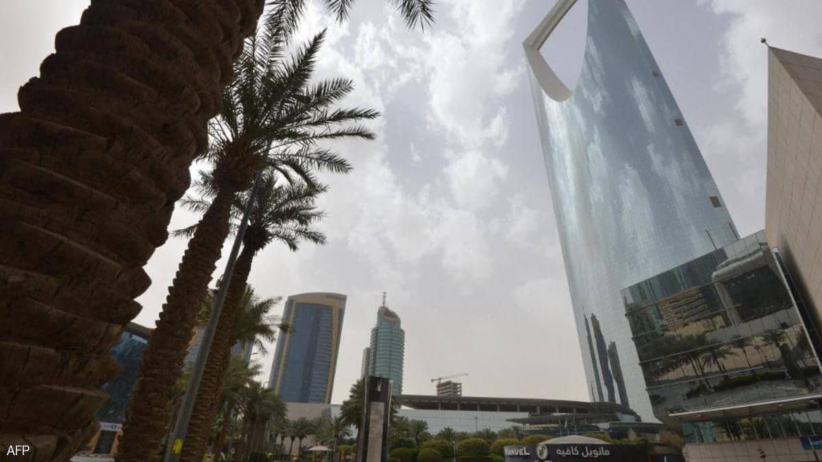 السعودية.. توقيف 6 مواطنين بتهمة التحرش بسائحة