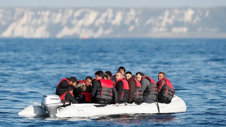توقيف جزائري بعد مصرع مهاجر في غرق مركب بفرنسا