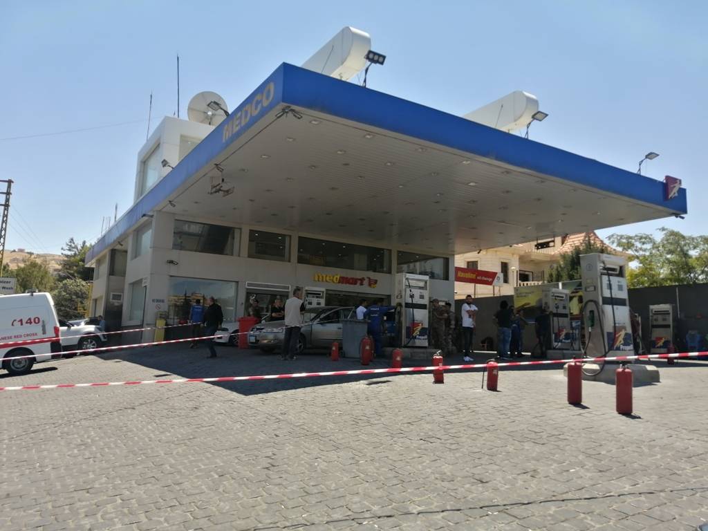 الجيش صادر كميات بنزين ووزعها مجانا في بعلبك