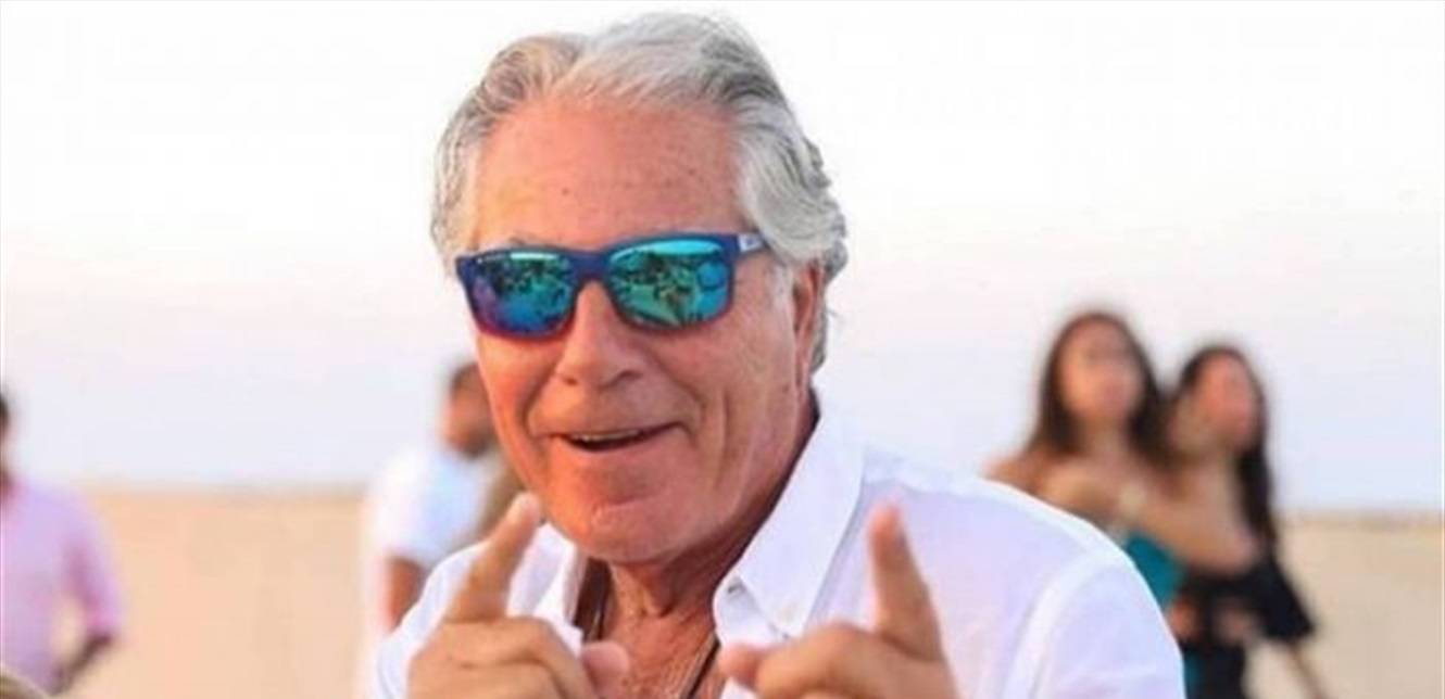 مصطفى فهمي يثير ضجة في عيد ميلاه وهذا ما فعله شقيقه حسين فهمي (فيديو)