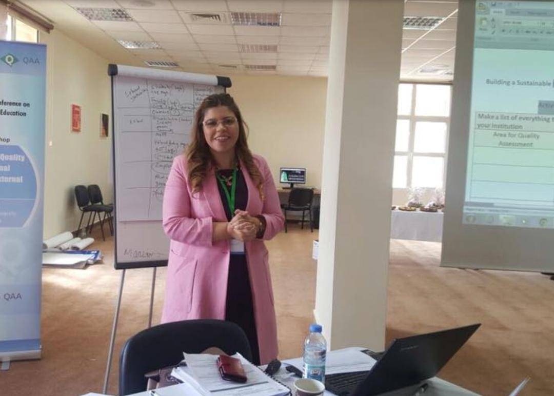 ناريمان حاج حمو أكاديمية جزائرية تسعى لتغيير مفهوم التعلم عن بعد