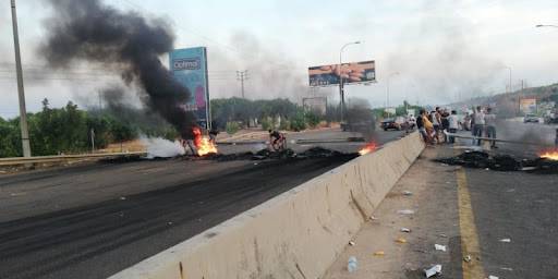 قطع طريق عام مصيلح عند مفرق النجارية