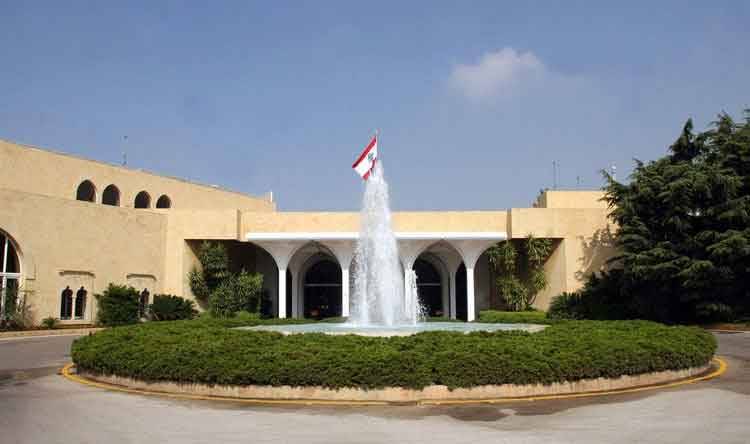 رقصة الأشباح في القصر