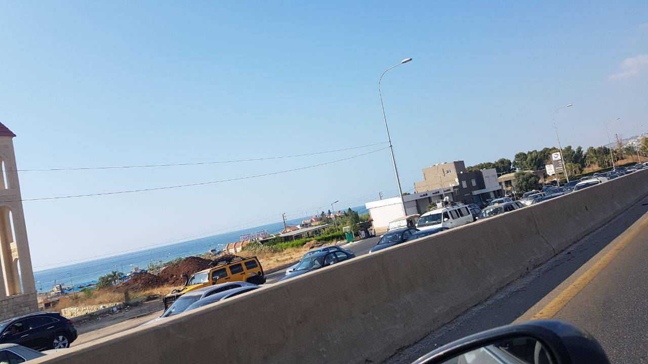زحمة سير خانقة على اوتوستراد الجية السعديات