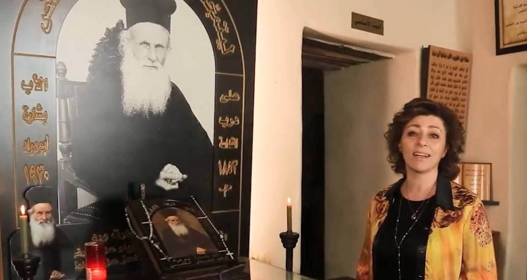"من زحلة عضيعة جون".. ريما سعادة الترك ترنم سيرة المكرّم الأب بشارة أبو مراد