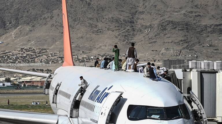 كيف علّقت طالبان على مشاهد سقوط أفغان من الطائرات؟