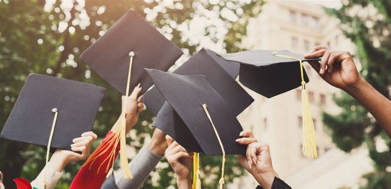 هكذا احتفل الفنان الشهير بنجاح ابنتيه في شهادة الثانوية العامة