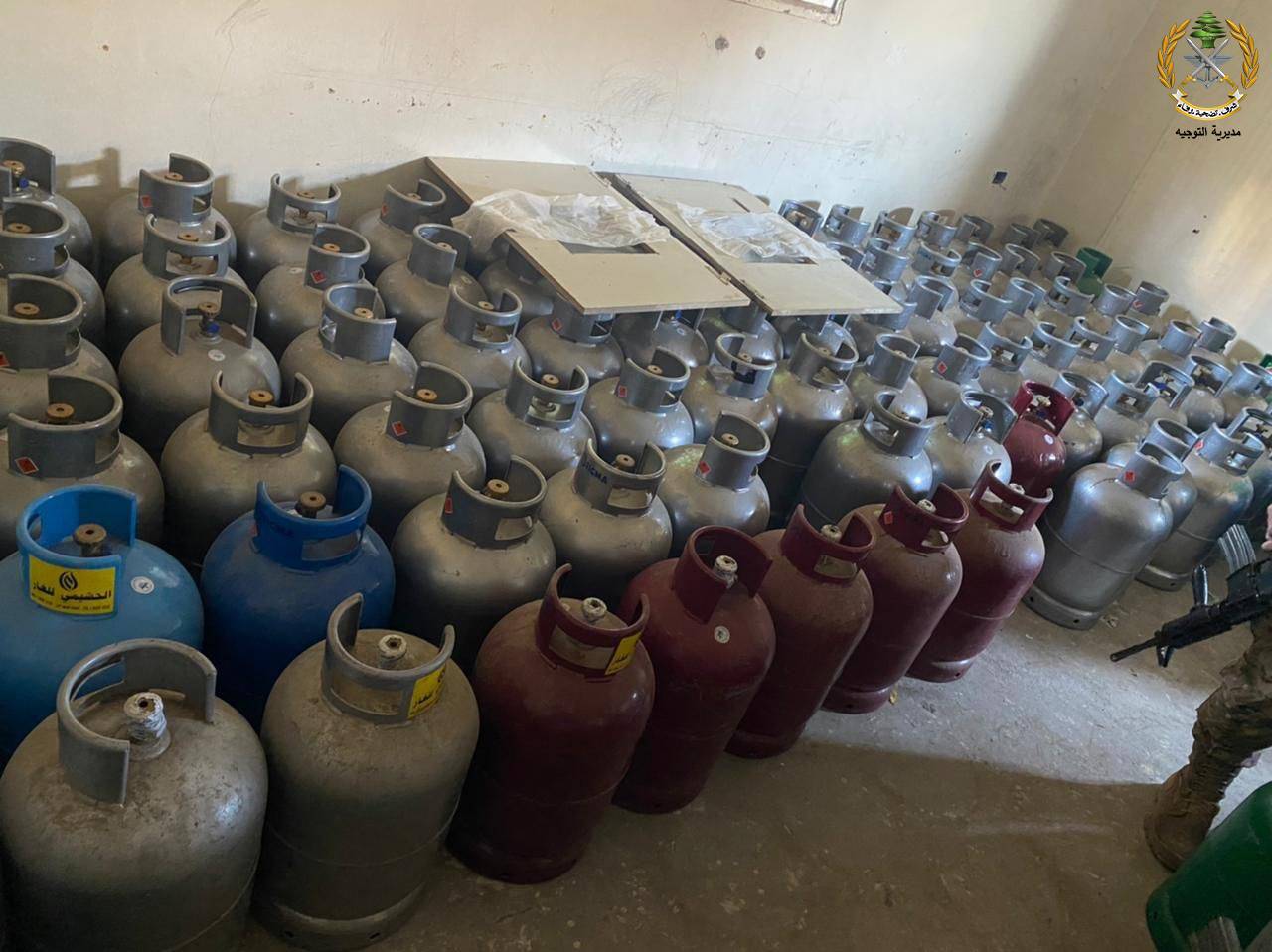 الجيش: ضبط 100 قارورة غاز مخبأة داخل منزل في تعلبايا