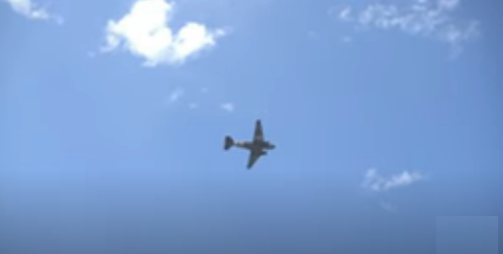 شاهد كيف احتفل محارب قديم بعيد ميلاده الـ100
