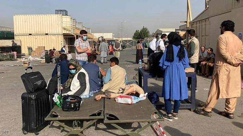 فوضى مطار كابل مستمرة.. وأفغان يشكون "غموض" رحلات الإجلاء