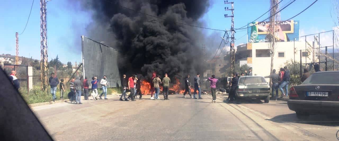 قطع طريق الضنية طرابلس أمام محطة الزيرة احتجاجا