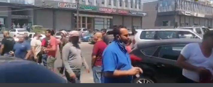 وقفة في كفرعقا احتجاجا على انقطاع البنزين