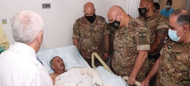 قائد الجيش زار جرحى انفجار التليل في مستشفى الجعيتاوي