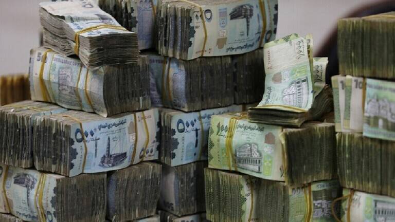 الحكومة اليمنية تعتمد إجراءات مضاعفة سعر "الدولار الجمركي"