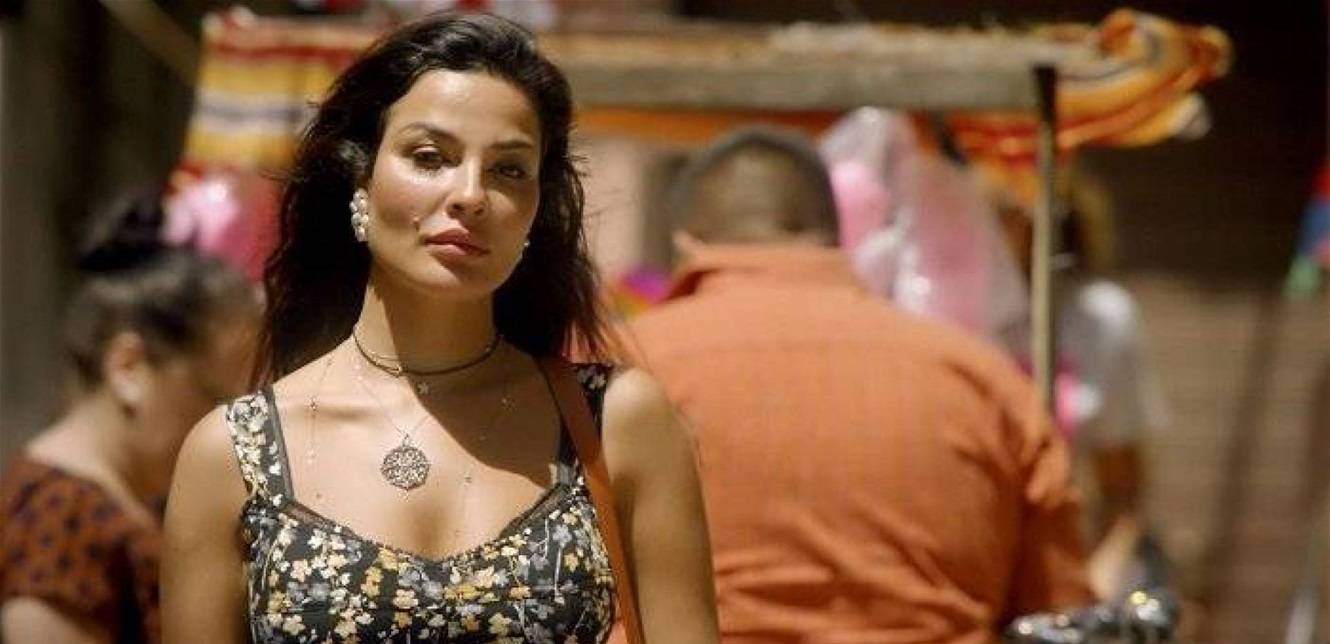 فيديو يُحدث ضجة على مواقع التواصل.. نادين نسيب نجيم "تفجّ" رأس ممثل لبناني!