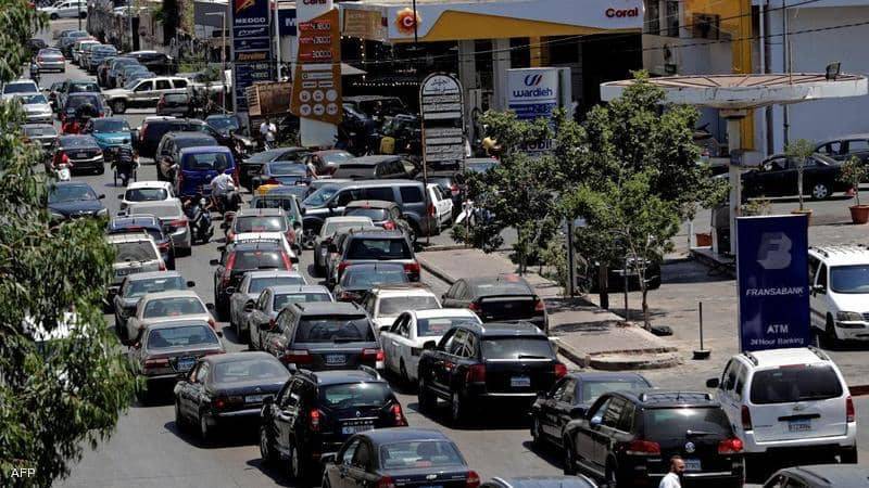 إفراغ حمولة 3 بواخر بنزين... فمتى الحلحة؟