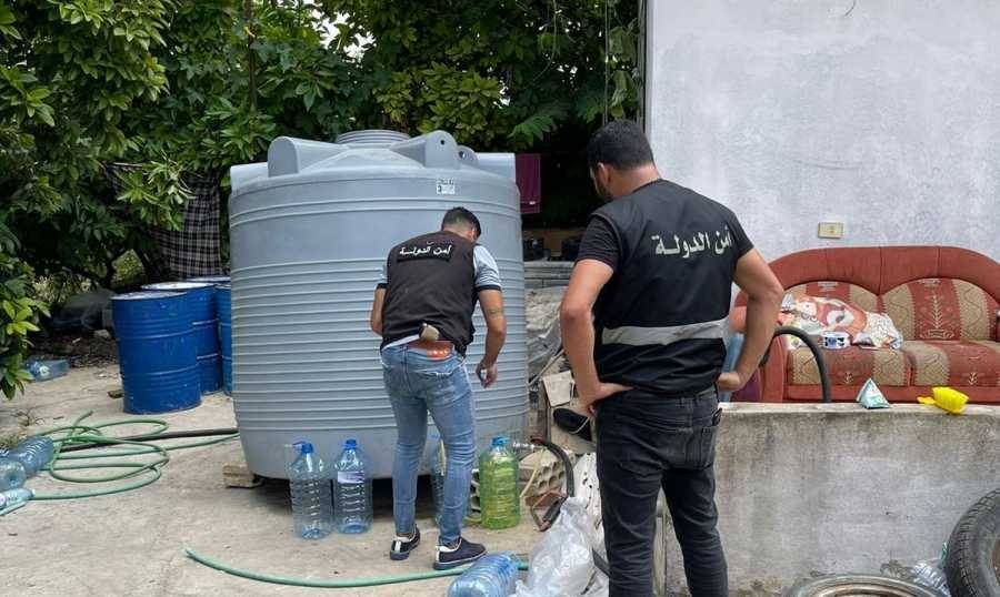 ضبط بنزين مخزّن في أحد بساتين صور