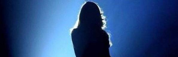 نجمة عالمية تكشف عن تشوّه وجهها