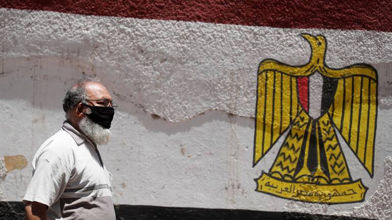 عقوبات على رافضي تلقي اللقاحات ضدّ كورونا في مصر