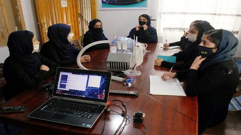بعد قطر.. فريق نسائي أفغاني يهرب من طالبان إلى بلاد بعيدة