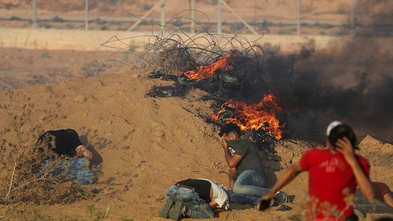 الجيش الإسرائيلي يستخدم طائرات مسيرة محملة بالغاز المسيل للدموع لمواجهة محتجين فلسطينيين