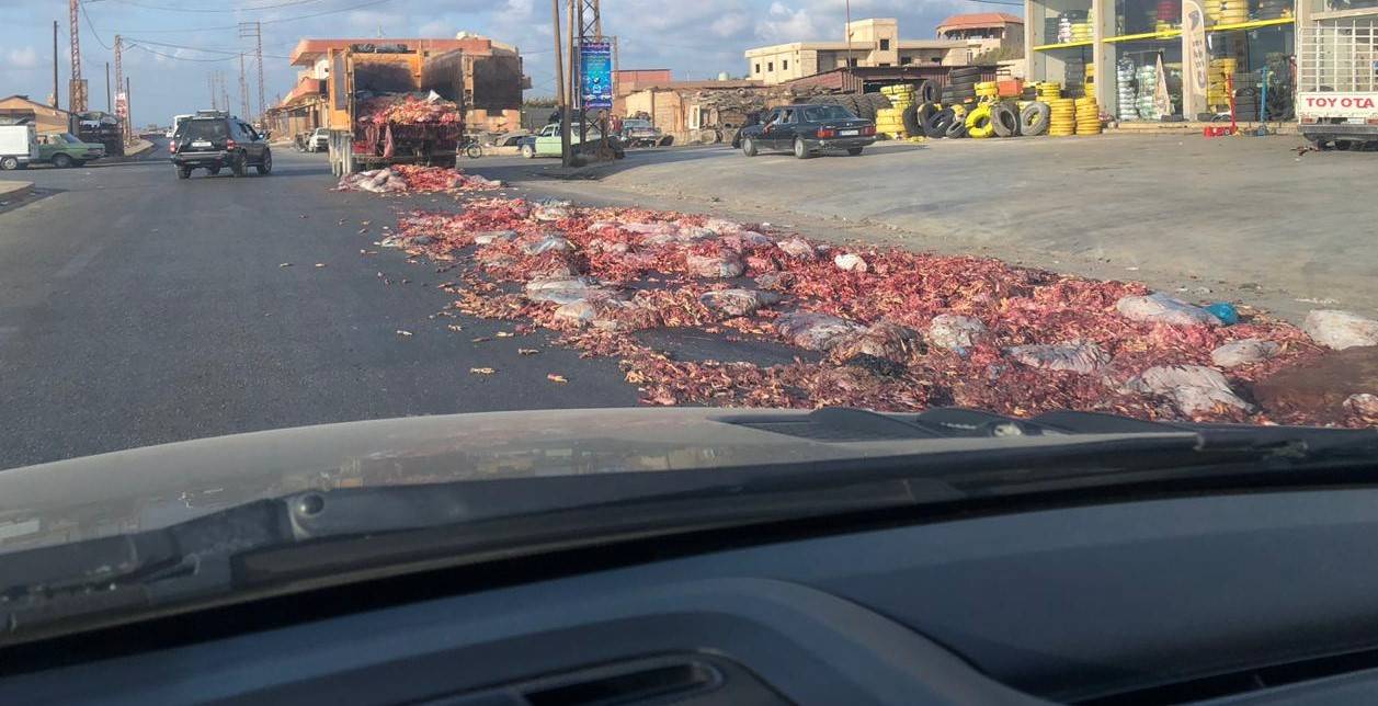 تسرب مواد نفطية على طريق عام العبدة البحرية