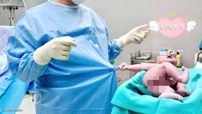 بعد ان انجبته أمه... طبيبة رمته من النافذة