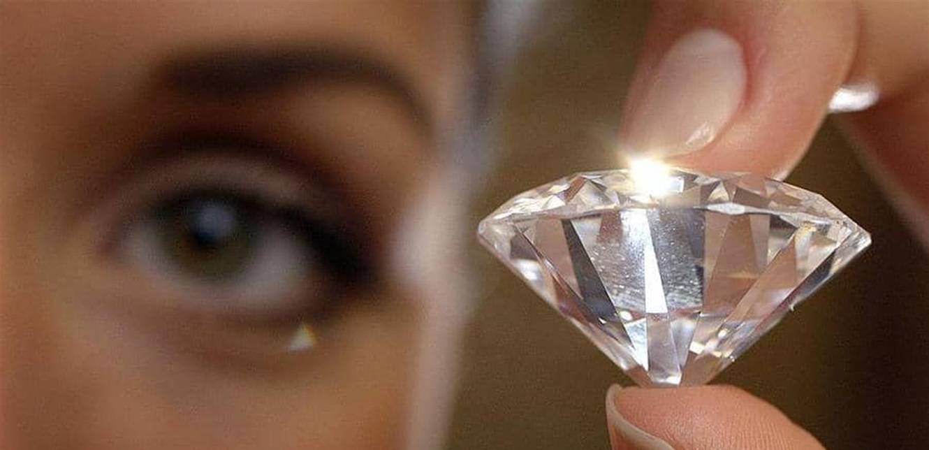 هل سنتحول إلى ألماس بعد آلاف السنين؟.. دراسة تكشف شيئا مذهلا