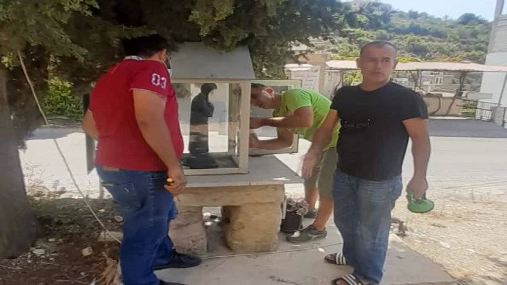 شباب عنقون يعيدون اصلاح الاضرار في احد المزارات في مغدوشة