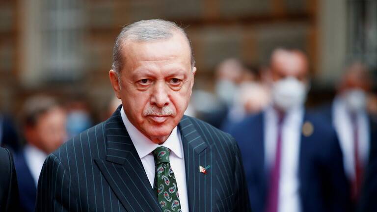 أردوغان يشارك في احتفالات بمناسبة عيد النصر