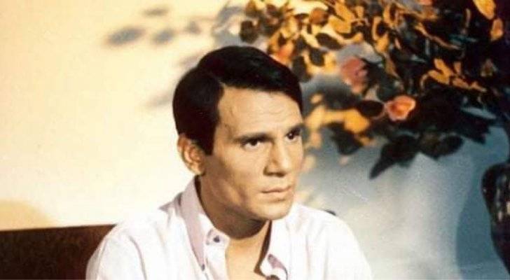 صورة نادرة لـ عبد الحليم حافظ يعزف على الطبلة ونجوى فؤاد ترقص أمامه